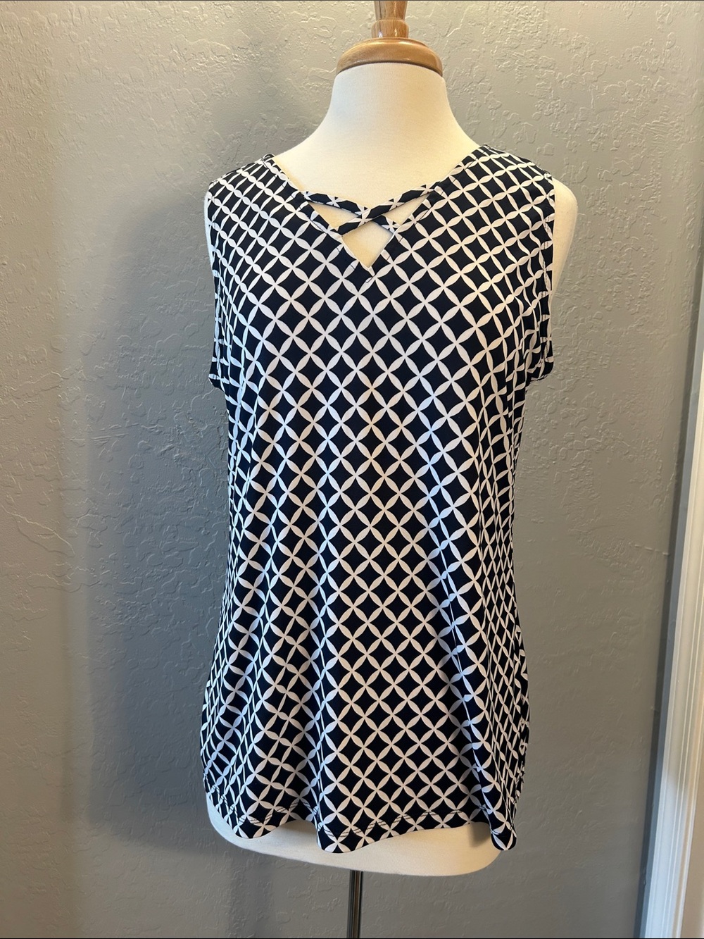 Susan Graver Navy and White Geometric Sleeveless Shell